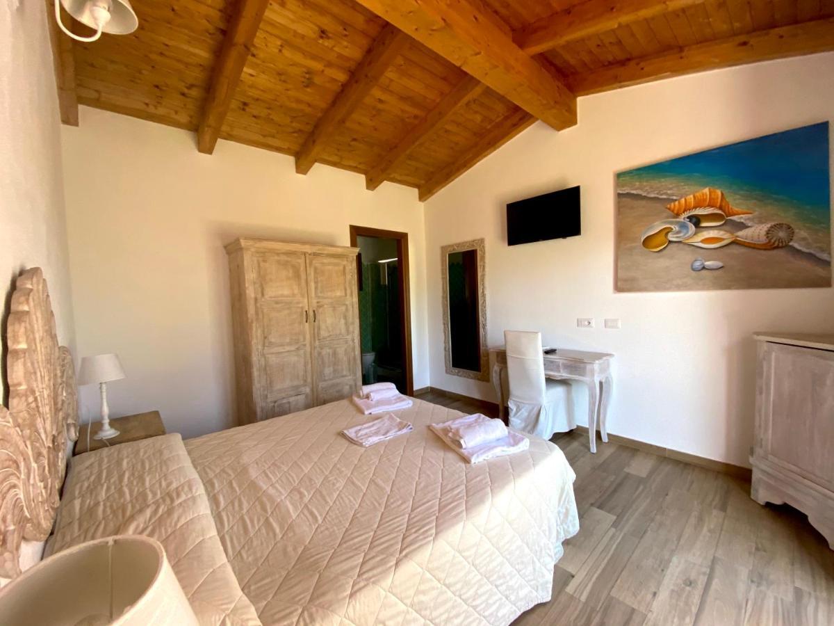 Quadrifoglio Affittacamere San Teodoro  Exterior foto